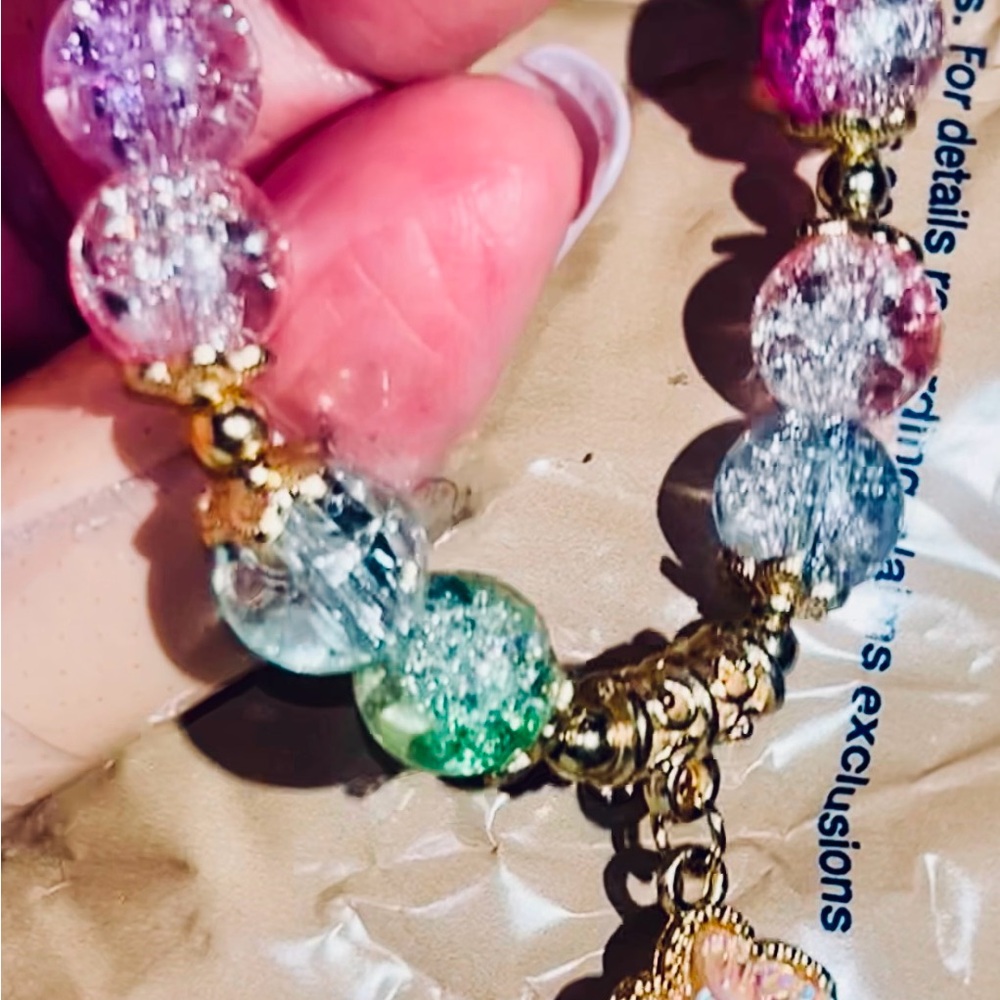 1 NWT Multicolor Crackle Glass Bead Bracelet with Gold Charms